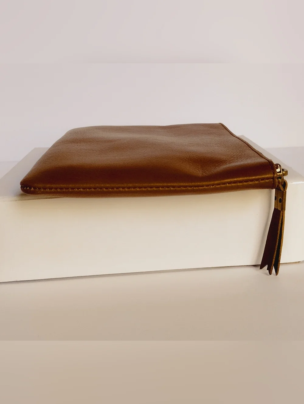 Madewell The Leather Pouch Clutch- English Saddle - Picture 3 of 9
